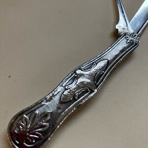 Beautiful , vintage coin silver 3” pen knife. Exquisitely engraved.